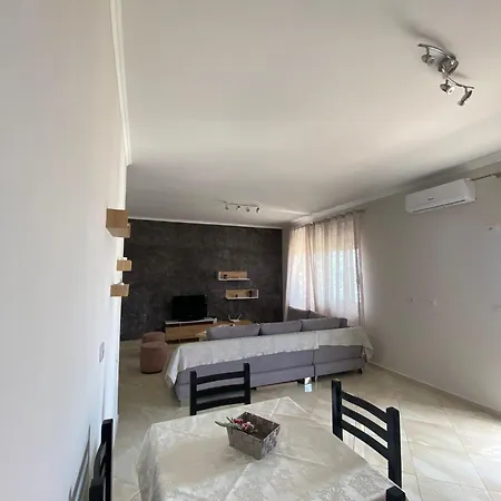 Melina House Apartment *